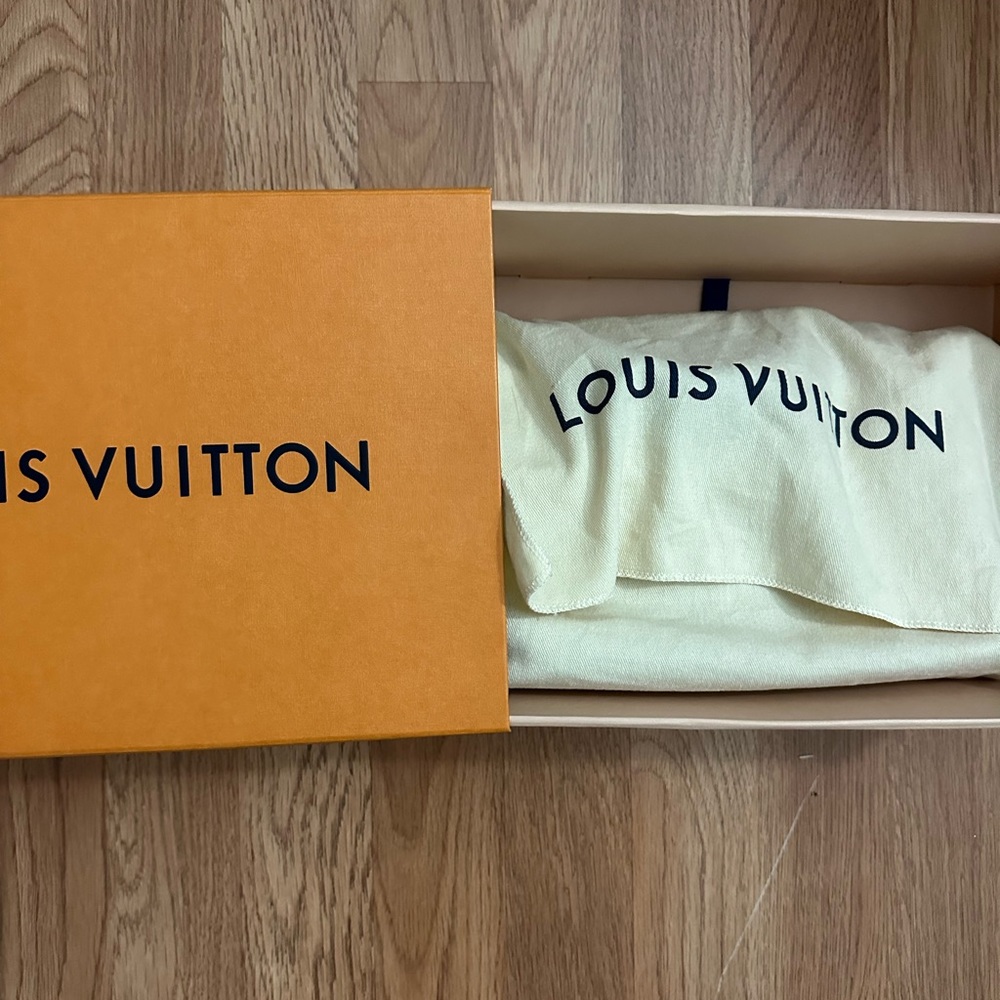Louis Vuitton Locky BB - Picture 10 of 16